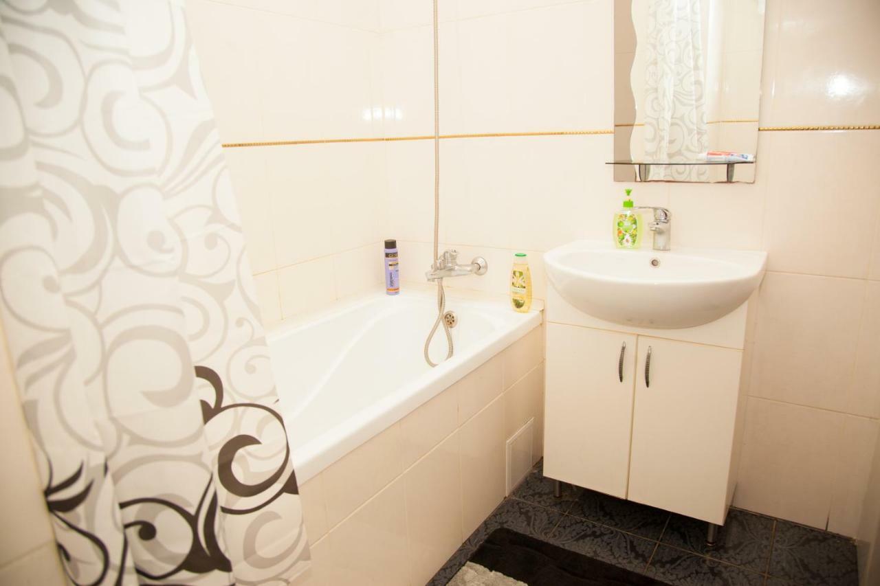 Zaporizhia Semi-Luxury Apartment On Zhukovskogo Street 57 المظهر الخارجي الصورة